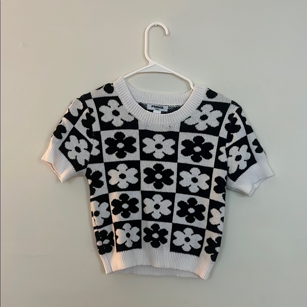 Tilly’s Black and White Floral Knit Sweater